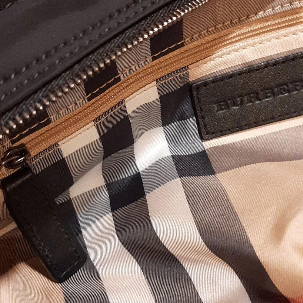 🪶Shoulder/Tote Bag with Plaid Interior, Zip Closure🪶 - Picture 12 of 13